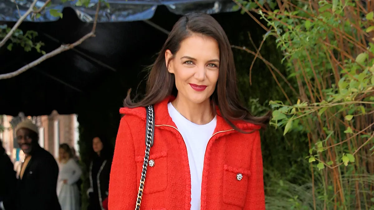 La foto de Katie Holmes que normaliza las estrías y que todo el mundo está  aplaudiendo | Telva.com, image size:1200x675