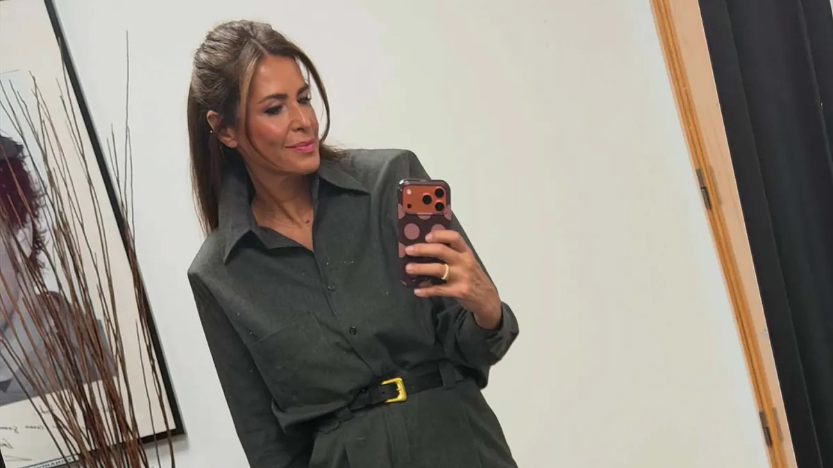 Nuria Roca, sobre su conjunto de camisa y pantaln de vestir gris marengo de marca espaola que todas queremos llevar a la oficina: "Tiene un corte y una tela espectacular"