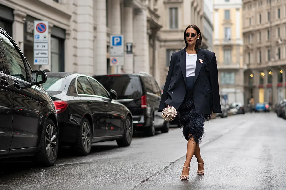 De los vaqueros a la falda lpiz: 5 bsicos infalibles de Zara, Mango y H&M que combinan con cualquier americana negra para hacer un look elegante y tendencia