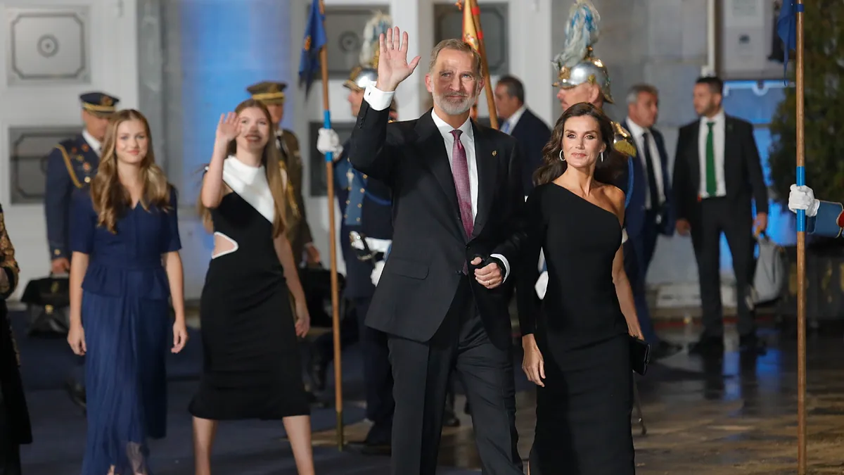 Diana Rubio, experta en protocolo: "En los Premios Princesa de Asturias no hay un color incorrecto para las invitadas. Con un vestido rojo, la reina Letizia llev en 2019 uno de sus mejores looks"