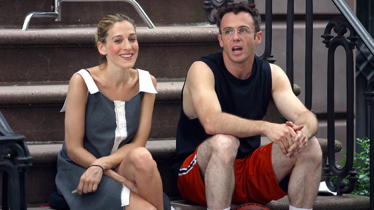 ¿Era acaso Nostradamus? Los looks de verano que Carrie llevó hace 25 años y que son hoy pura tendencia