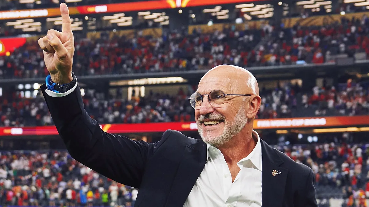 Luis de la Fuente sobre su infancia: "Mi padre fue marino, navegaba durante 11 meses, así que mi madre era el centro de la casa, compaginaba trabajo con nuestra educación y nosotros respetábamos sus órdenes"