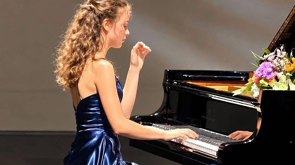 Martina Meola, la 'joven Chopin' de 13 años, debuta en España: "Con cinco años le pedí a mi madre un piano