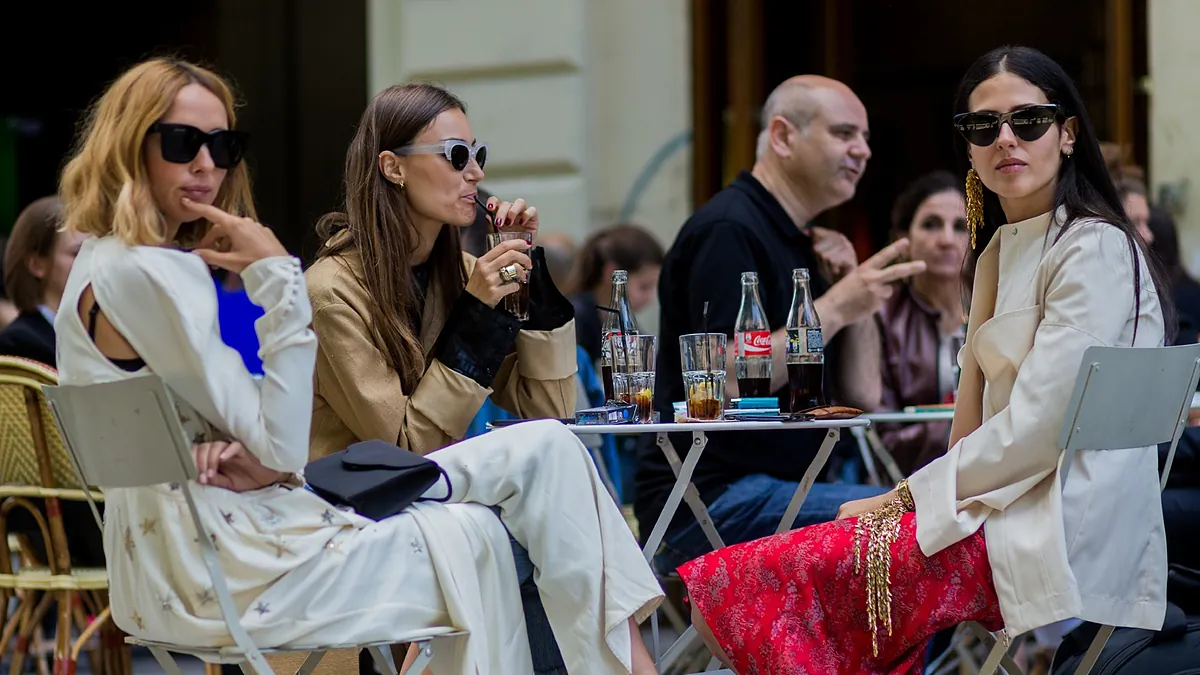 Tardeo sin tacones: 5 zapatos cómodos y tendencia que elevan cualquier look de otoño y la mejor fórmula para combinarlos