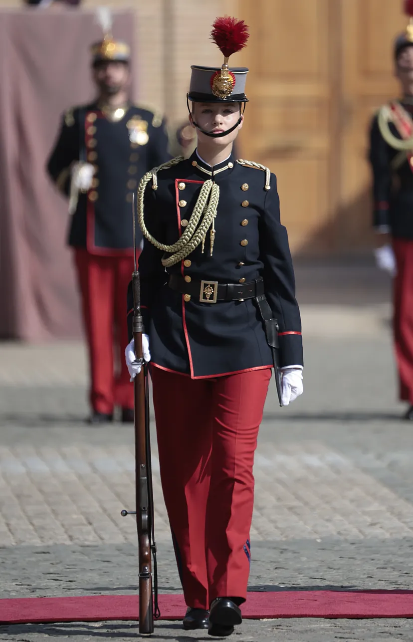 La princesa Leonor reaparece con uniforme de gala en el aniversario de la Academia Militar de Zaragoza | Telva.com