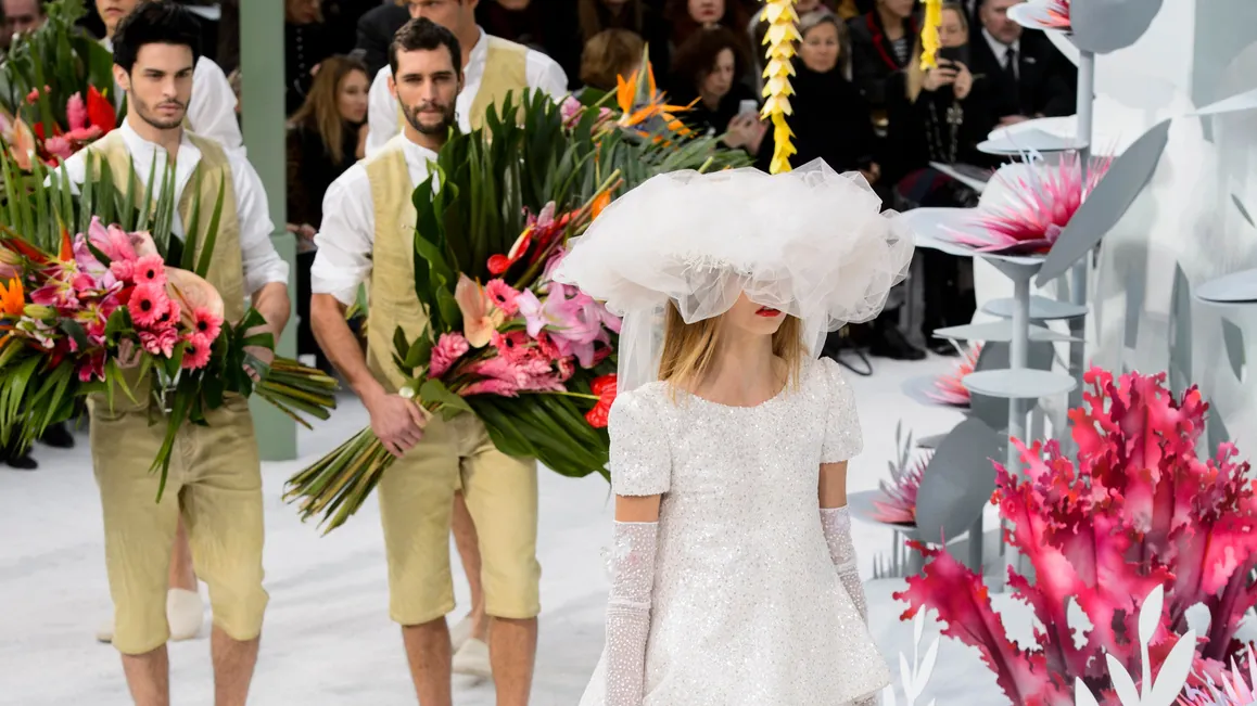 Perfume y ramo de novia: el arte de casarse con un aroma propio