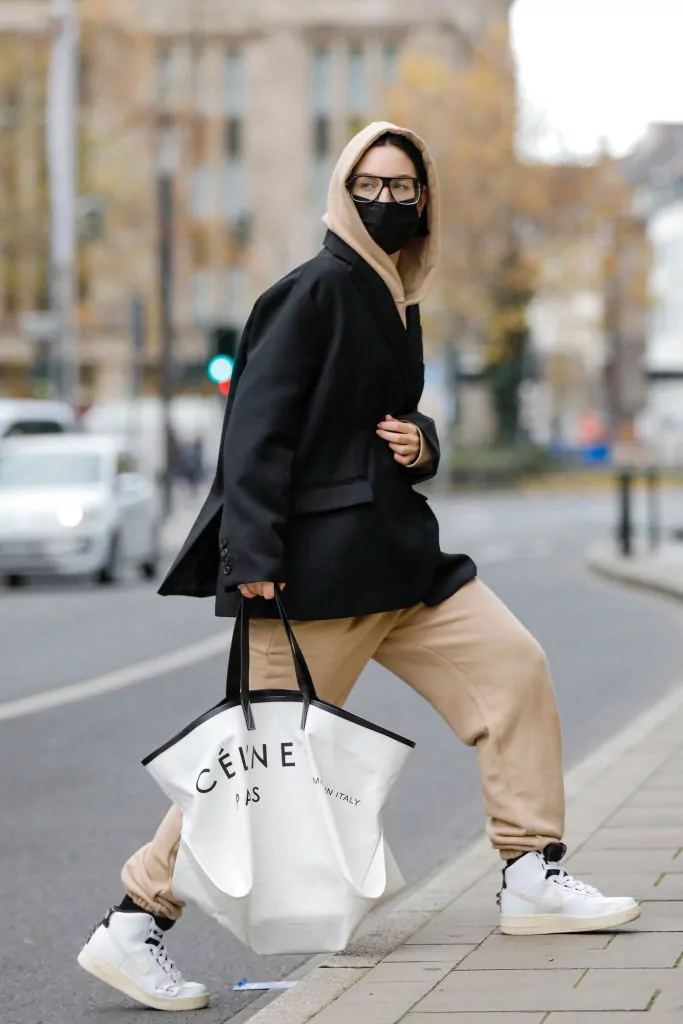 como combinar nike blazer mujer