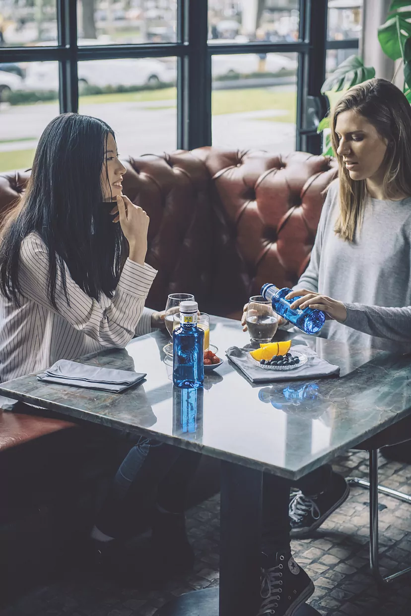 Dos razones de peso por las que elegir el agua mineral natural Solán de  Cabras: te cuidas y cuidas al planeta | Telva.com