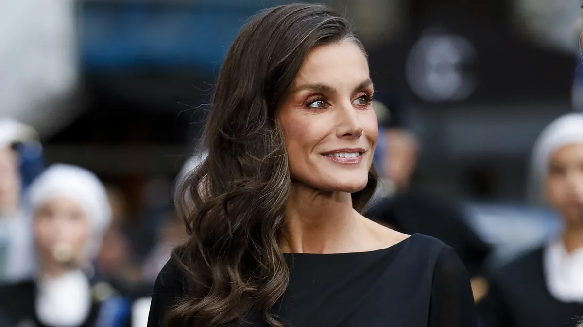 Paula Aroca, maquilladora, sobre el maquillaje blonzing de la reina Letizia: "No esculpe el rostro, sino que aporta calidez, luminosidad y vitalidad. Por eso funciona tan bien a partir de los 50"