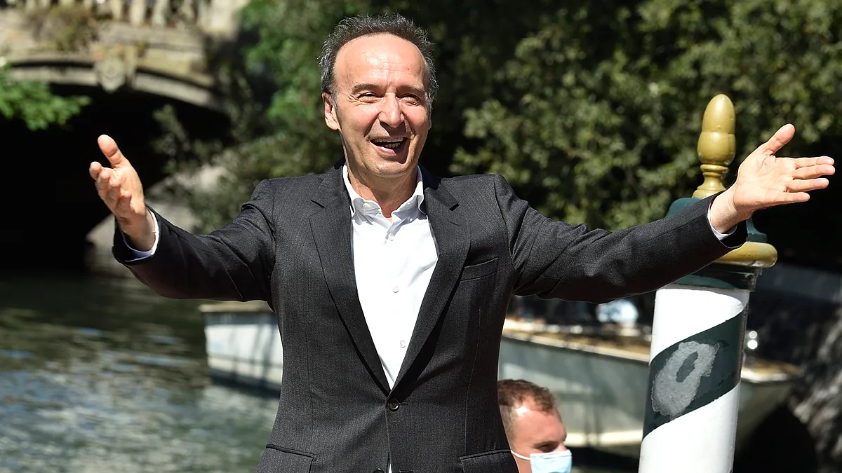 Roberto Benigni, protagonista y director de La vida es bella: "Para ser felices debe bastar poco; la felicidad no debe ser cara. Si es cara, no es de buena calidad"