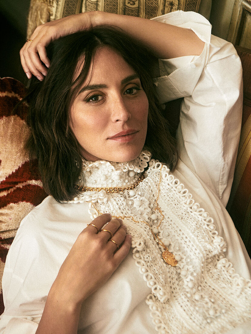 Tamara Falcó: "Ahora soy más compasiva conmigo misma. Si en una sesión de  fotos no entro en un vestido, no me salto la cena esa noche"" | Telva.com