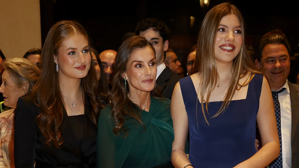 Si te gust el look de Leonor en el Concierto de los Premios Princesa de Asturias, acaba de llegar a Zara este conjunto satinado perfecto para todas tus cenas y eventos de otoo