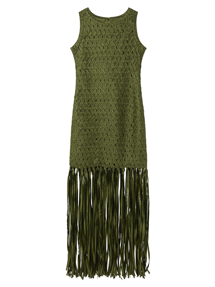 La invitada que triunf en la Costa Brava con un precioso vestido trenzado y sandalias doradas | Telva.com La invitada que triunf en la Costa Brava con un precioso vestido trenzado y sandalias doradas | Telva.com